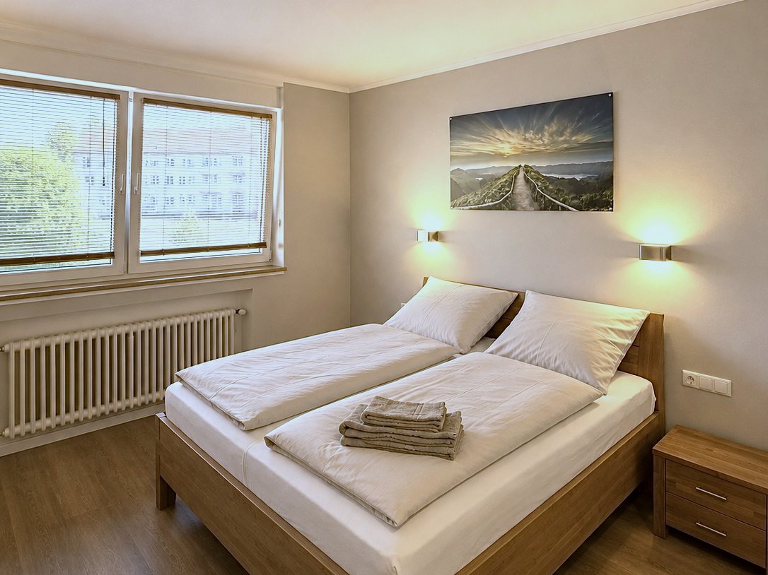 Doppelzimmer mit Massivholzbett im City Event Hotel Dinslaken