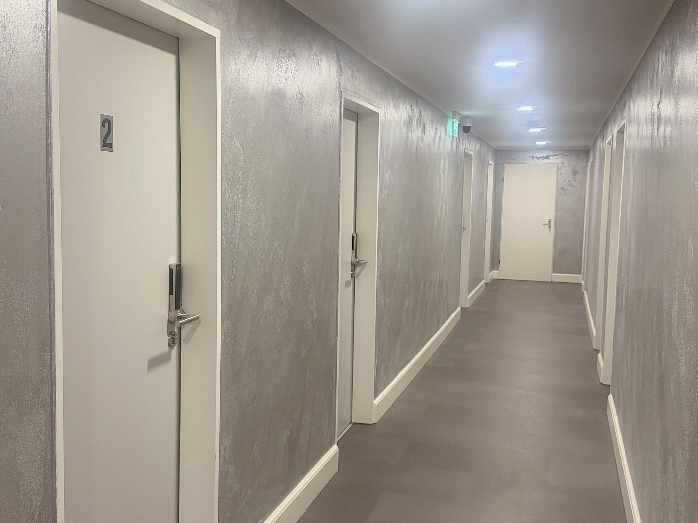 Zugang zu den Hotelzimmern im Obergeschoss